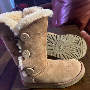 Kids size 2 UGG used